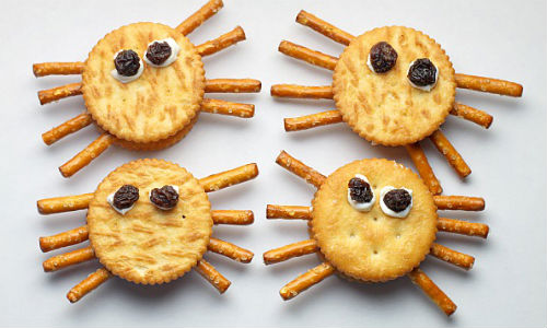 13 Non-Candy Halloween Treats | Help! We've Got Kids