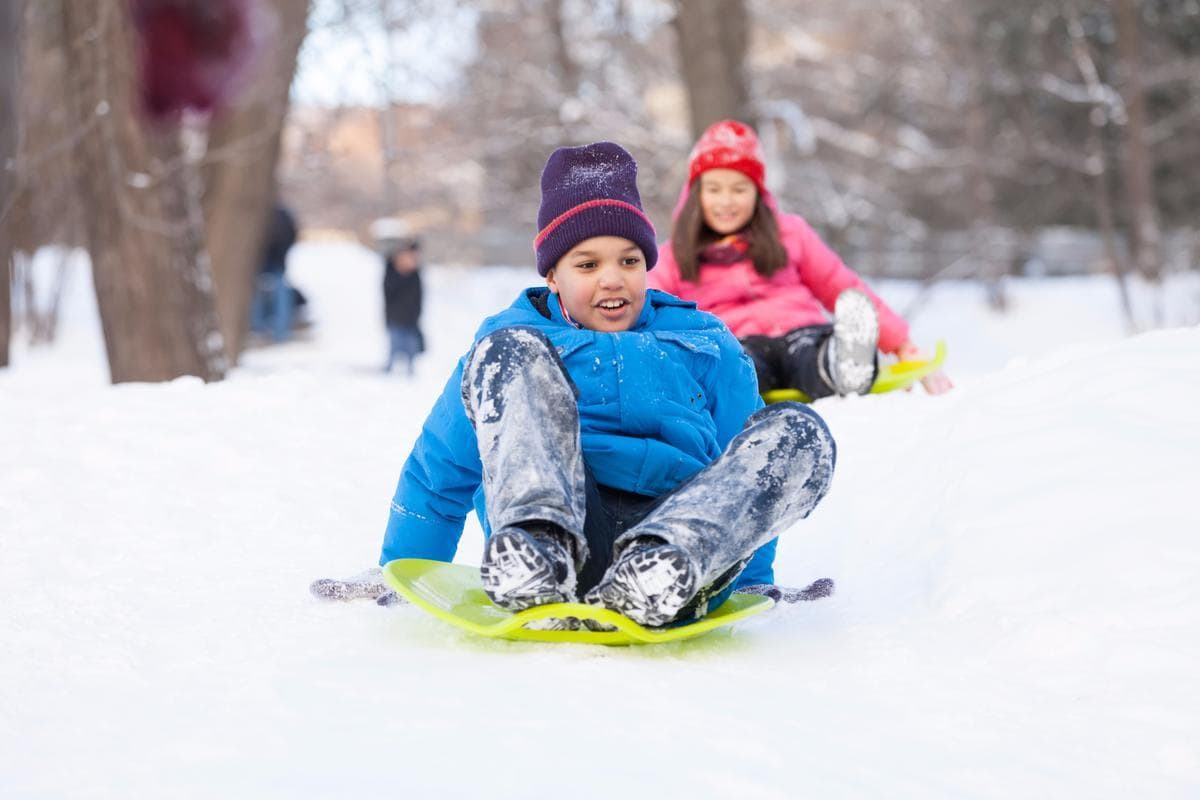 Article: 10 Great Family Friendly Sledding Hills in Toronto