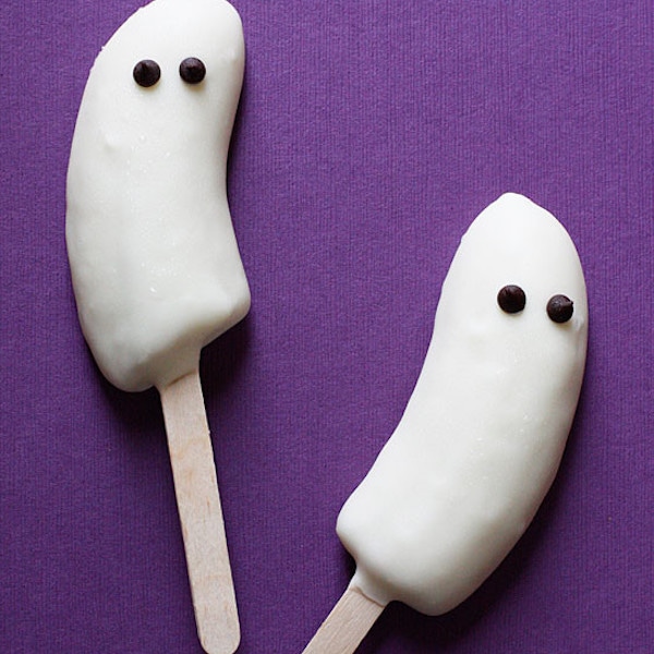 Halloween treats for kids: frozen boo-nana pops
