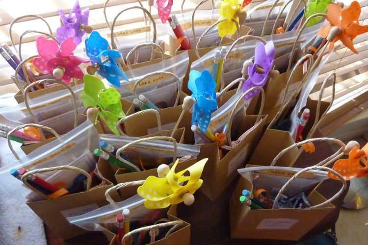 Dollar Store Party Favors! BEST Kids DIY Party Favors - Easy - Awesome and  Fun Crayola Favor Bags -