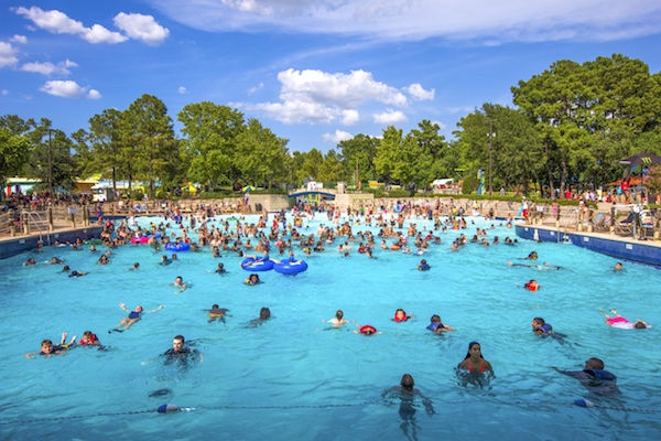 Wet'n'Wild Toronto Big Surf wave pool