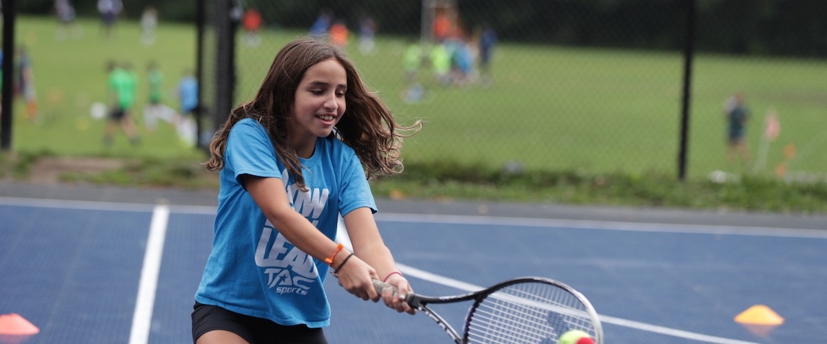 girl playing tennis