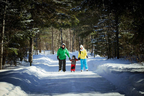 Family ice skating in Arrowhead Provincial Park